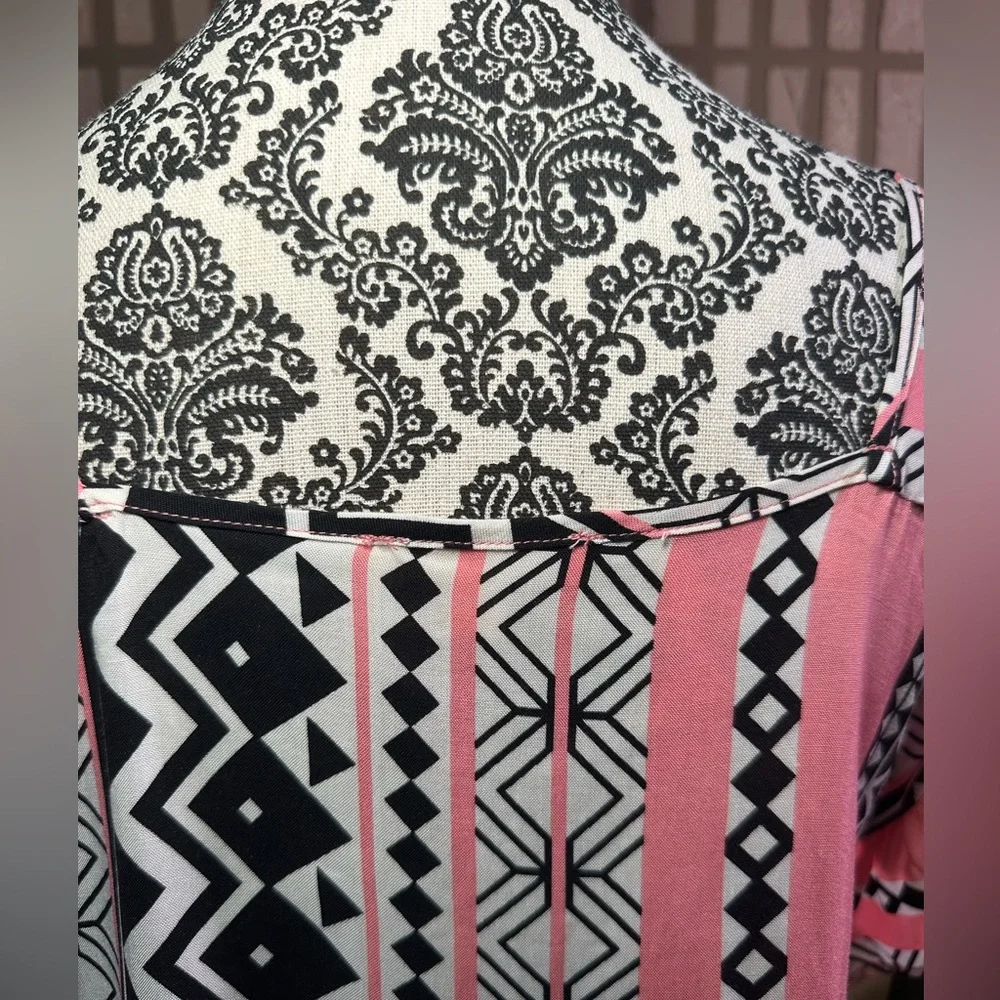 EASEL Top - Picture 3 of 6